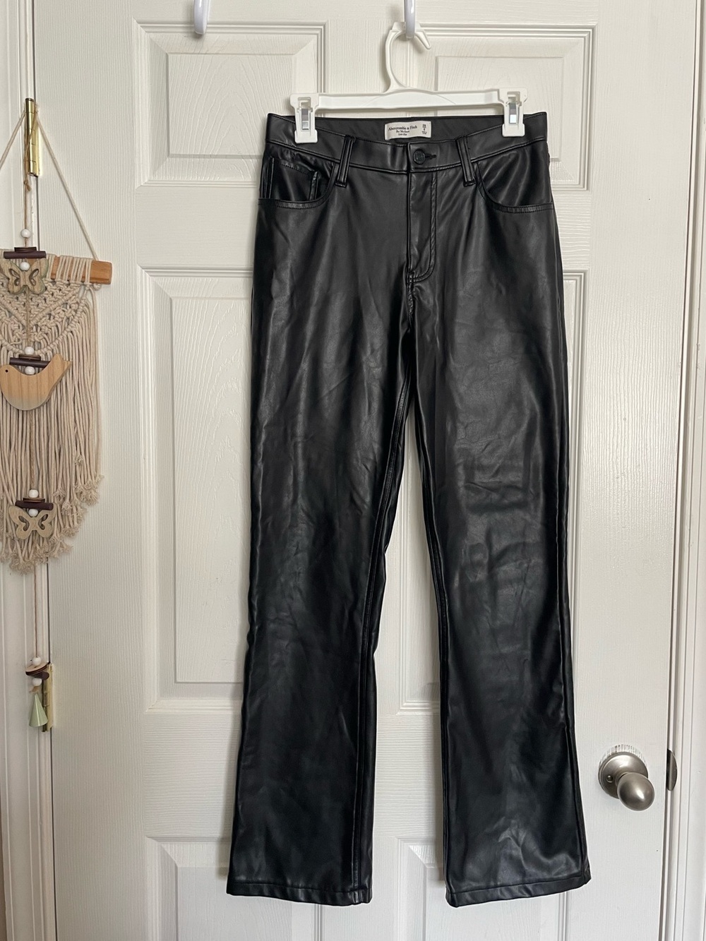 Abercrombie & Fitch Women’s 28/6 90s Boot Low-Rise Black Faux Leather Pants